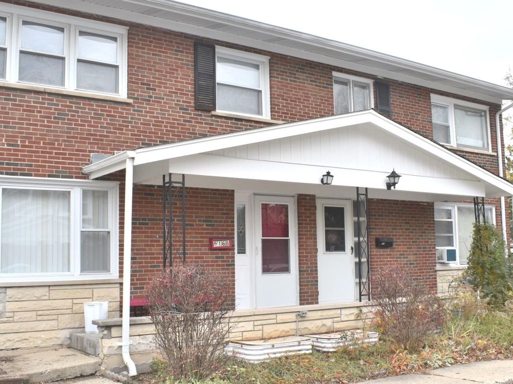 916 N Boxwood Dr #B, Mount Prospect, IL 60056
