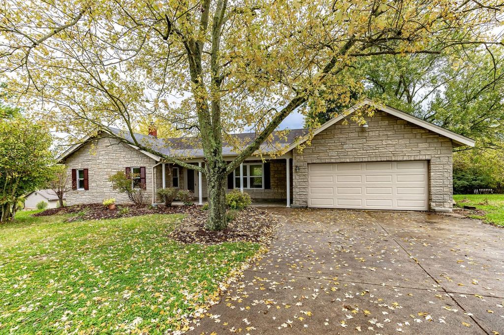 2051 Smith Rd, Hamilton, OH 45013
