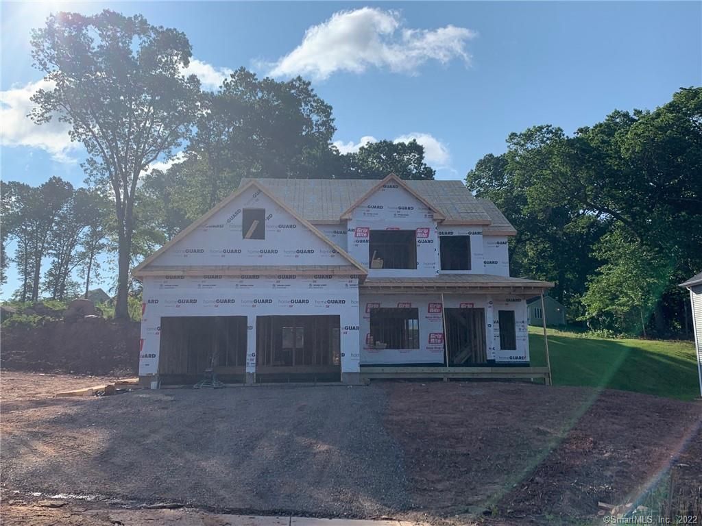 82 Willow Creek Ln, Southington, CT 06489
