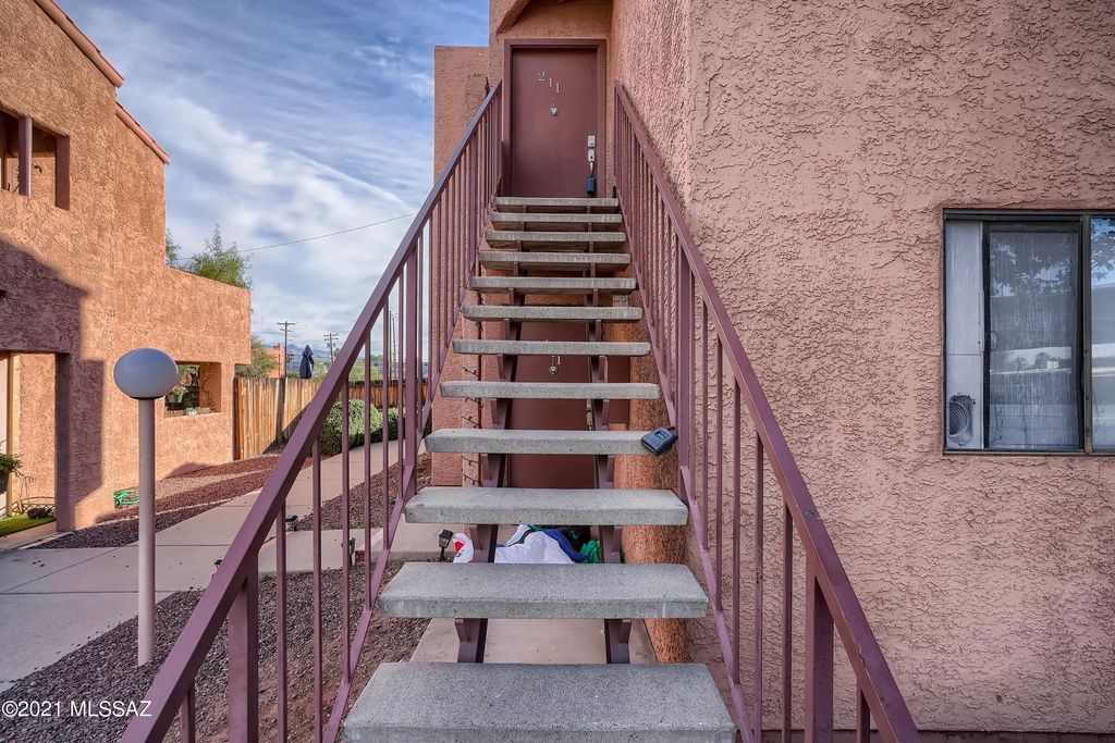 1745 E Glenn St #211, Tucson, AZ 85719