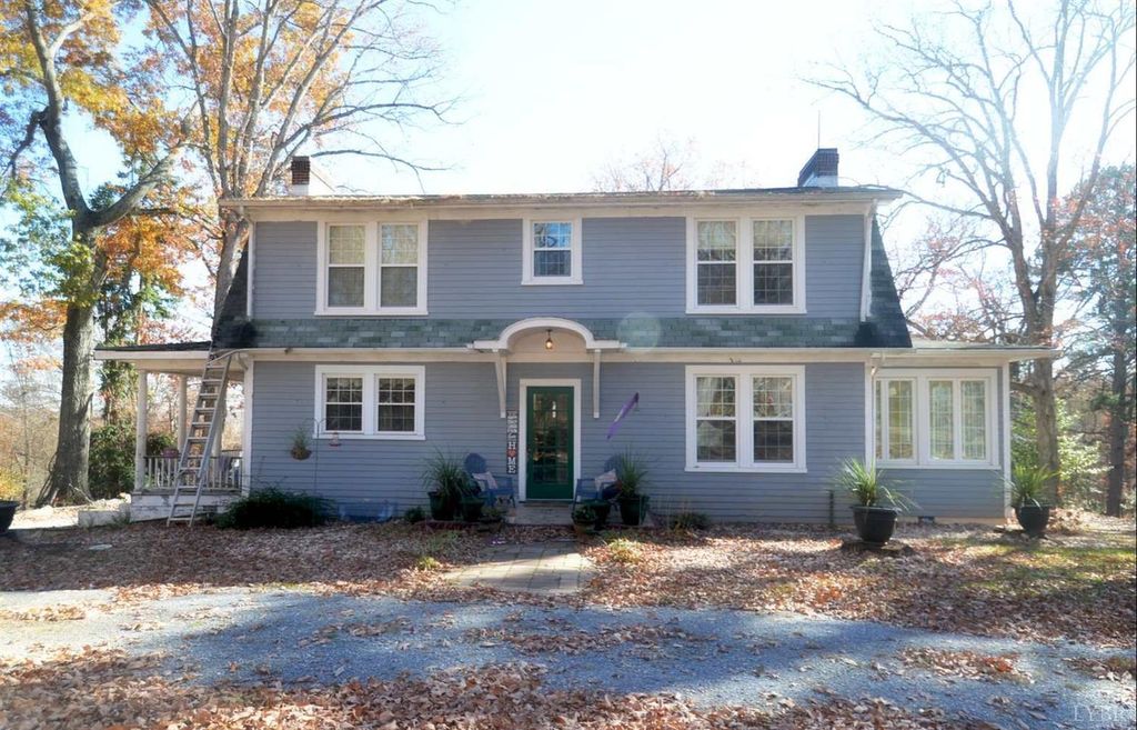 1207 Broad St, Altavista, VA 24517