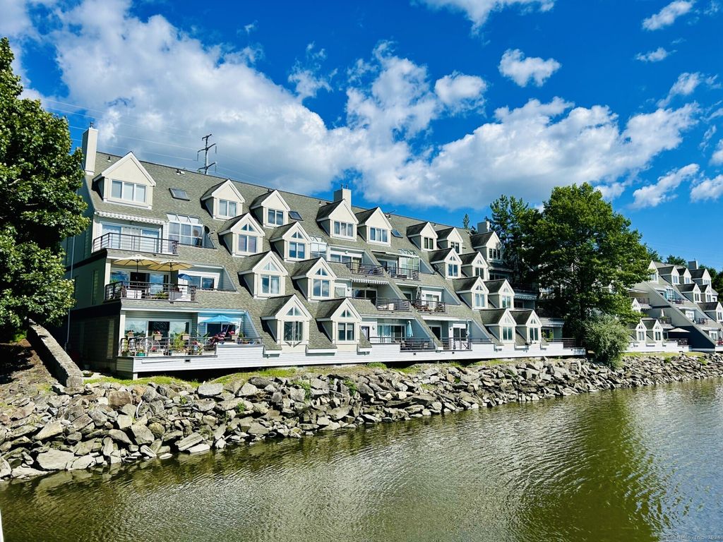 322 Popes Island Road #322, Milford, CT 06461