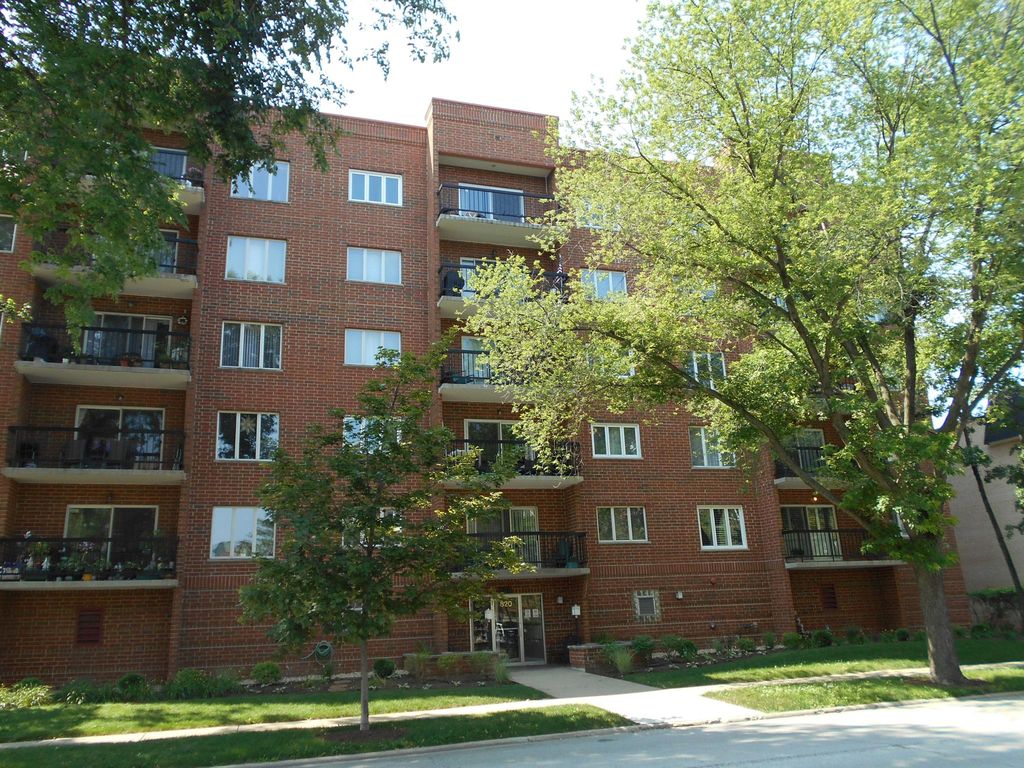 820 Graceland Ave, Des Plaines, IL 60016