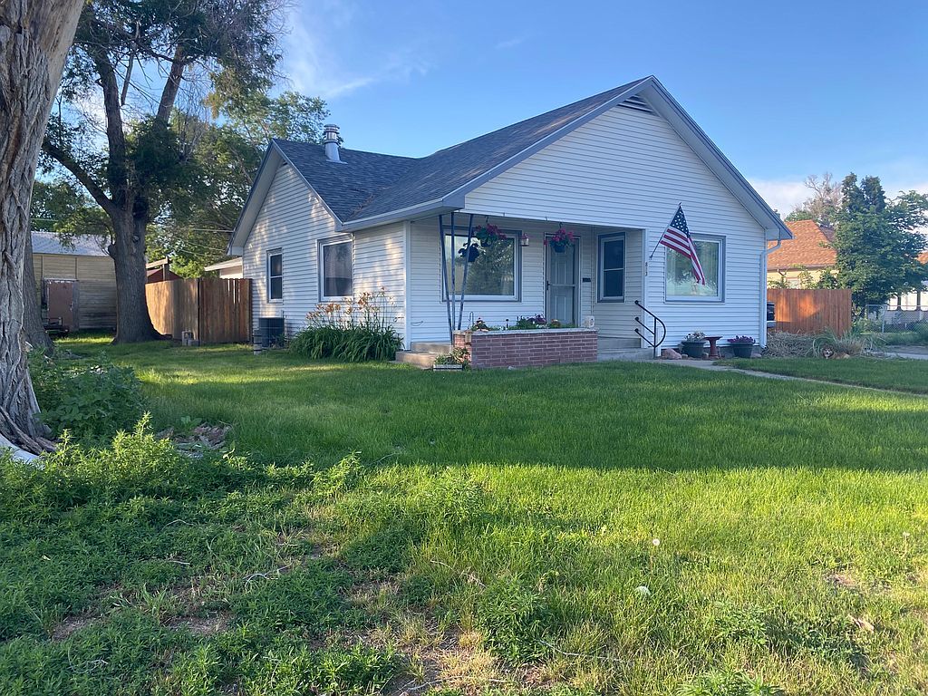 813 W 2nd St, Ogallala, NE 69153