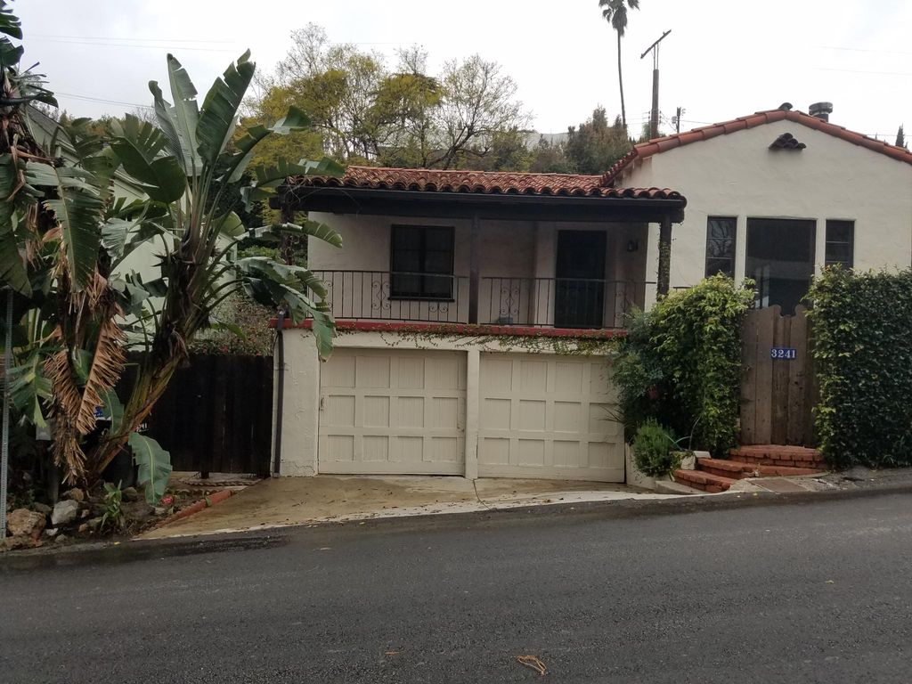 3241 De Witt Dr, Los Angeles, CA 90068