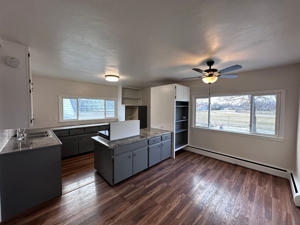 1462 Chicago St, De Pere, WI 54115