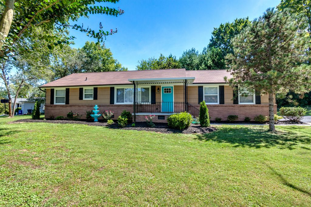 2116 Pleasant View Rd, Knoxville, TN 37914