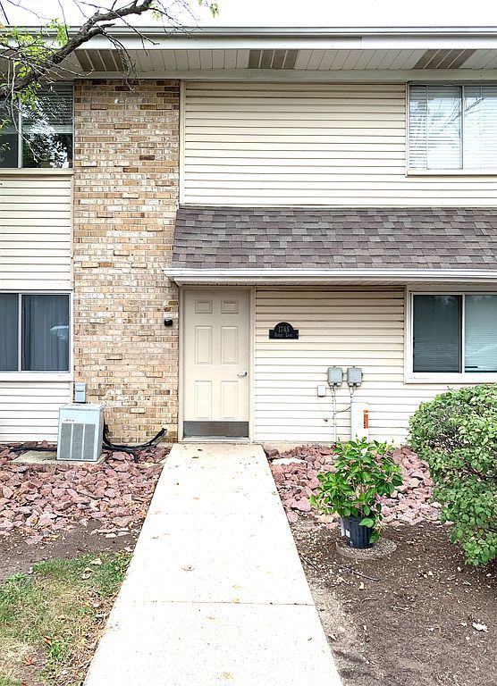 1745 Robin Walk #C, Hoffman Estates, IL 60169