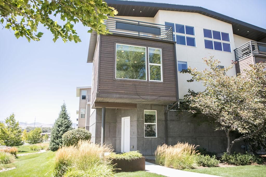 1007 W Rooftop Dr, Midvale, UT 84047