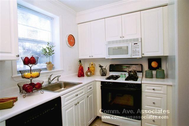 523 Vfw Pkwy #1LRG, Chestnut Hill, MA 02467