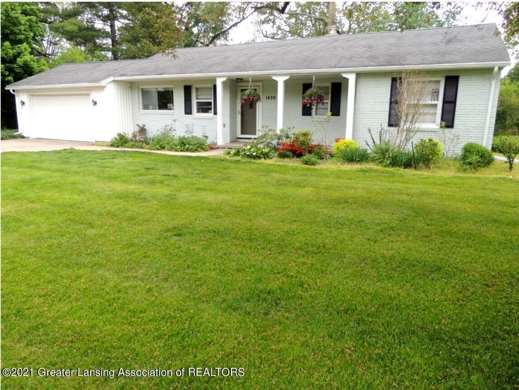 1620 Ridgewood Dr, East Lansing, MI 48823