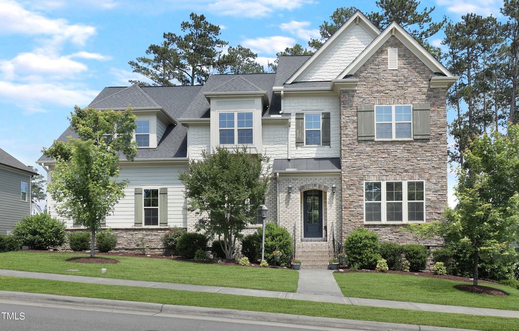 729 Magalloway Dr, Cary, NC 27519