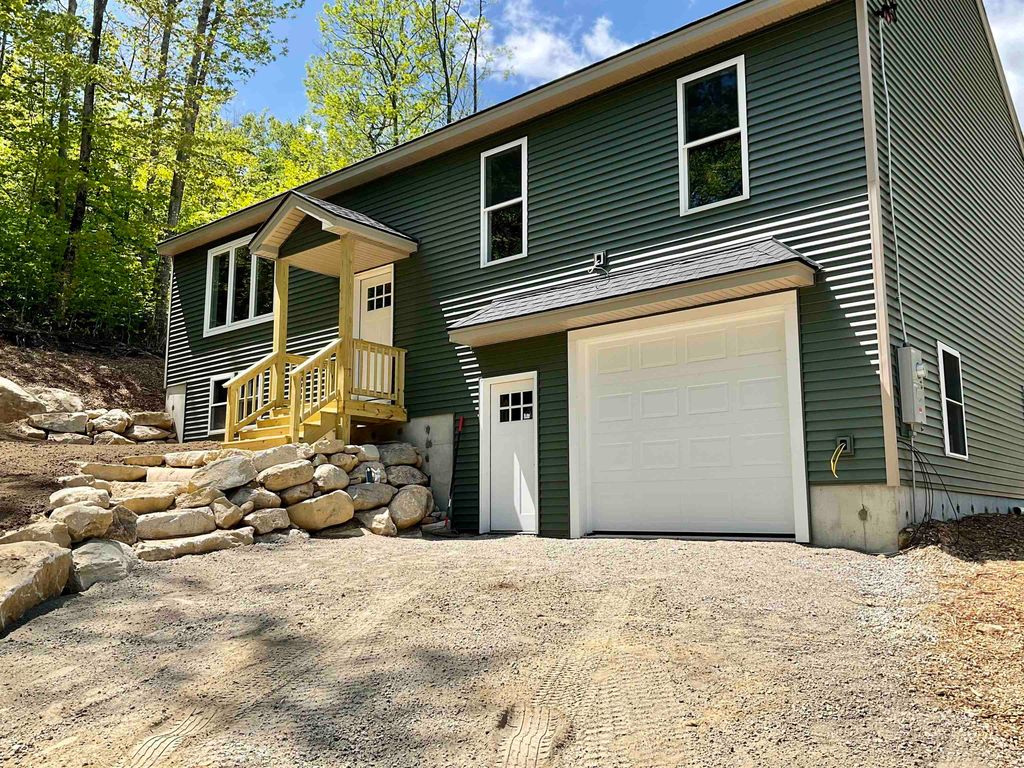 30 D Street, Conway, NH 03818
