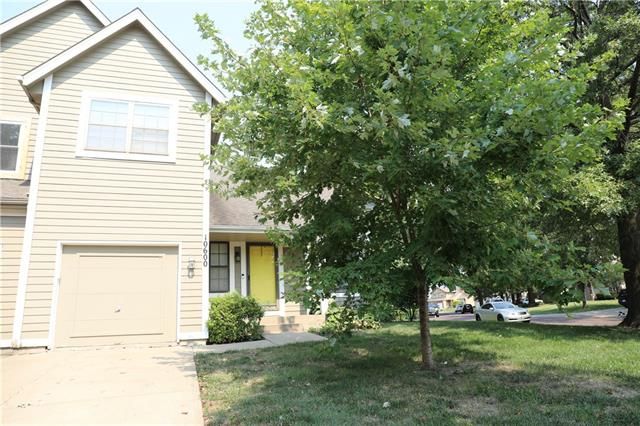 10600 W 115th Ter, Overland Park, KS 66210
