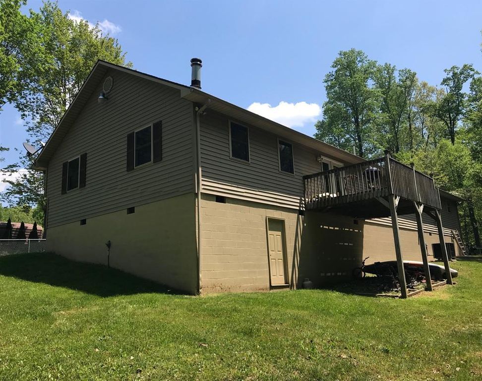 1347 S Sandbranch Rd, Mount Hope, WV 3 Bed, 2 Bath SingleFamily Home