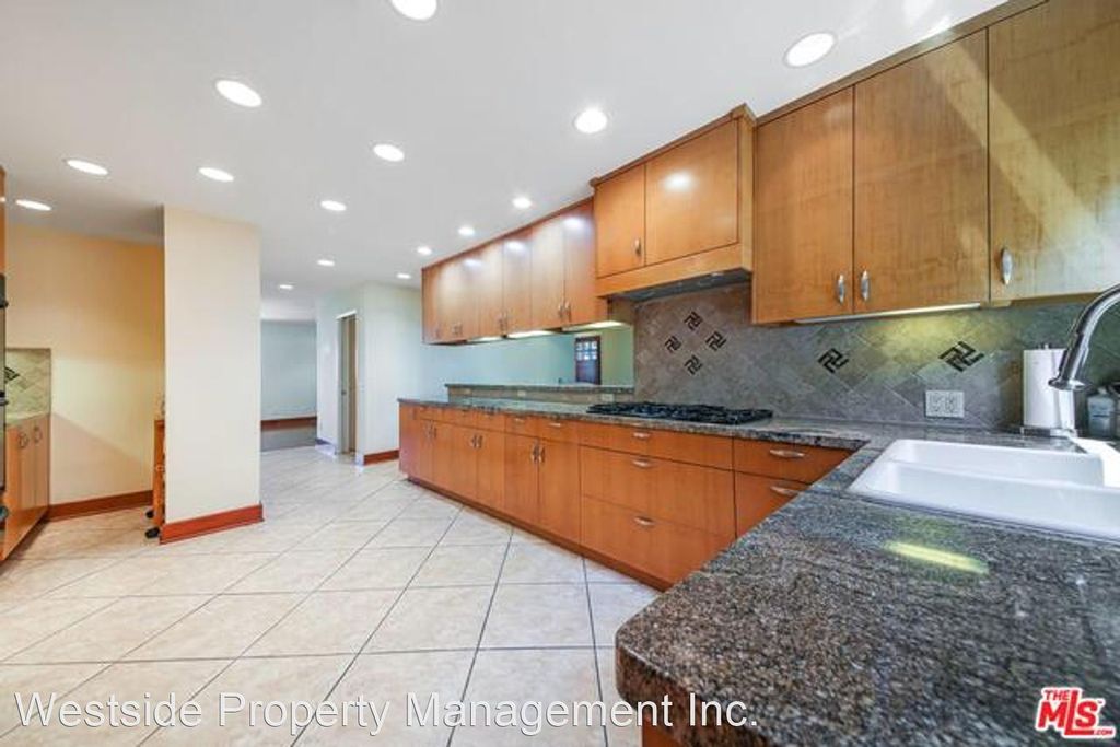 2314 Oak St, Santa Monica, CA 90405