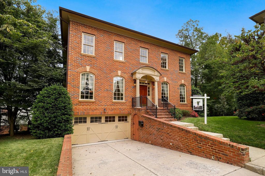 4005 N Richmond St, Arlington, VA 22207