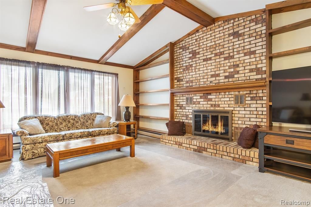 37095 Highview St, New Baltimore, MI 48047 5 Bed, 4 Bath Single