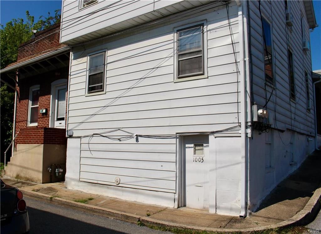 1005 Railroad St, Catasauqua, PA 18032