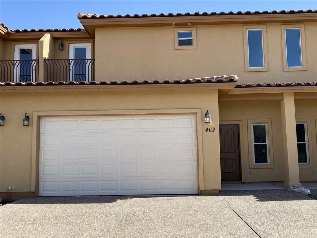 707 Saint James Dr #402, Laredo, TX 78041