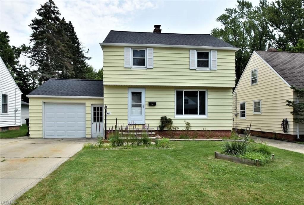 927 Glenside Rd, Cleveland, OH 44121