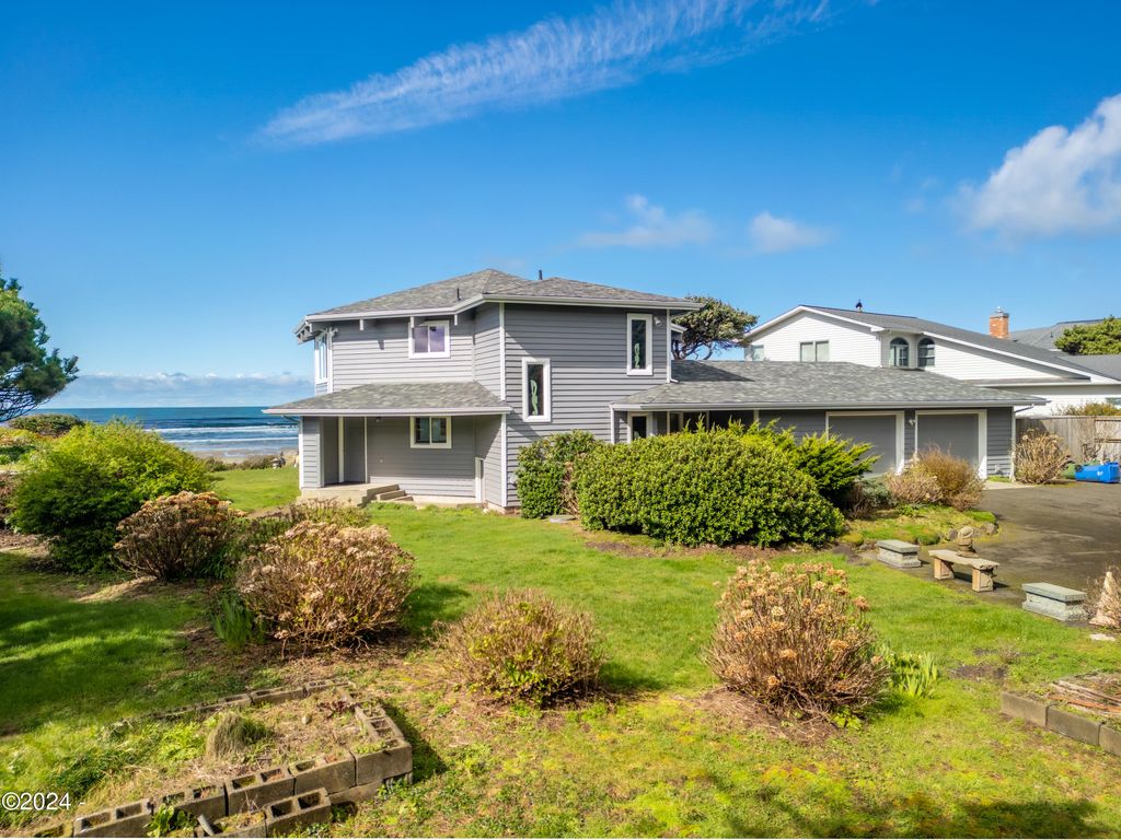 4990 SW Surf Pines Ln, Waldport, OR 97394