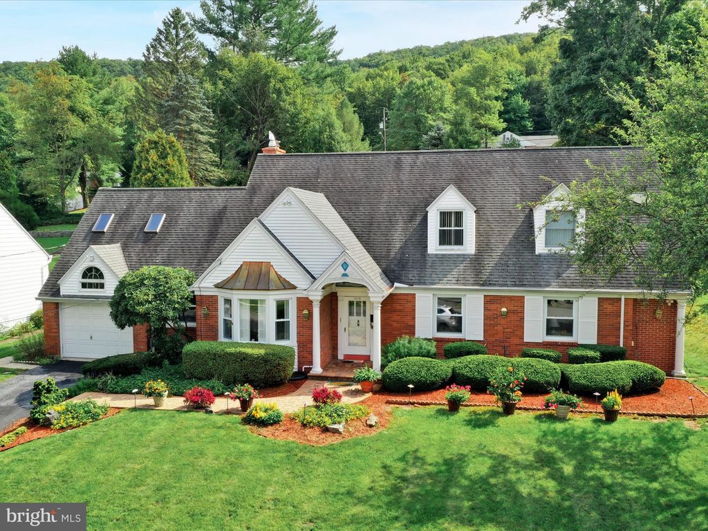 1515 Howard Ave, Pottsville, PA 17901