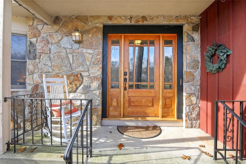 252 Putting Green Rd, Trumbull, CT 06611