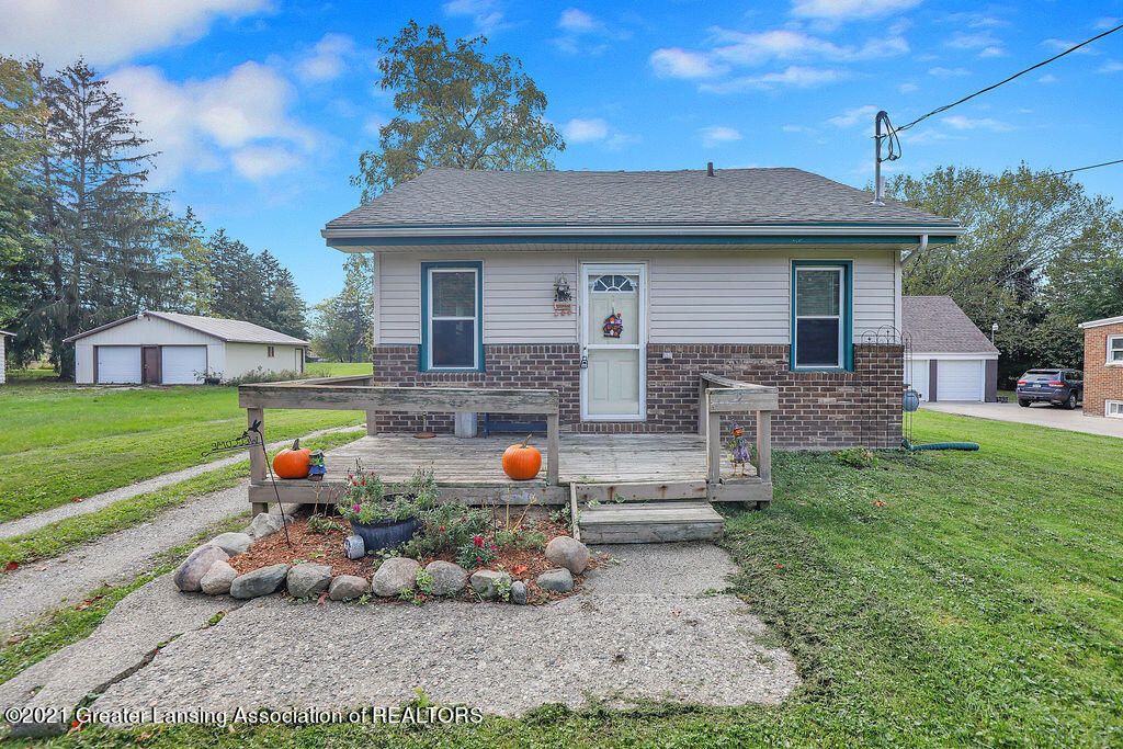 801 Clark Rd, Lansing, MI 48917