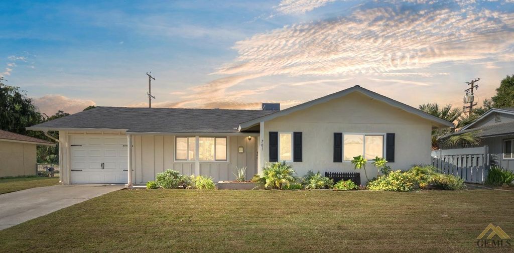 701 Cherry Hills Dr, Bakersfield, CA 93309
