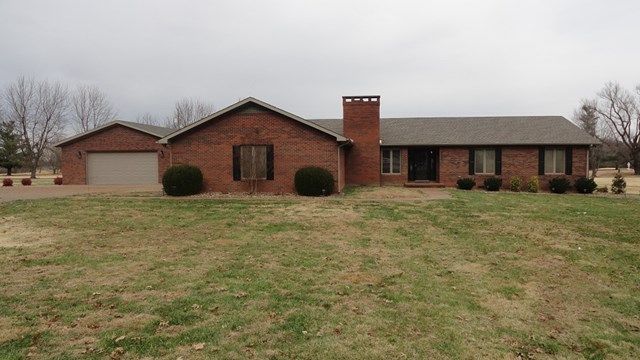 2807 Country Club Dr, Madisonville, KY 42431