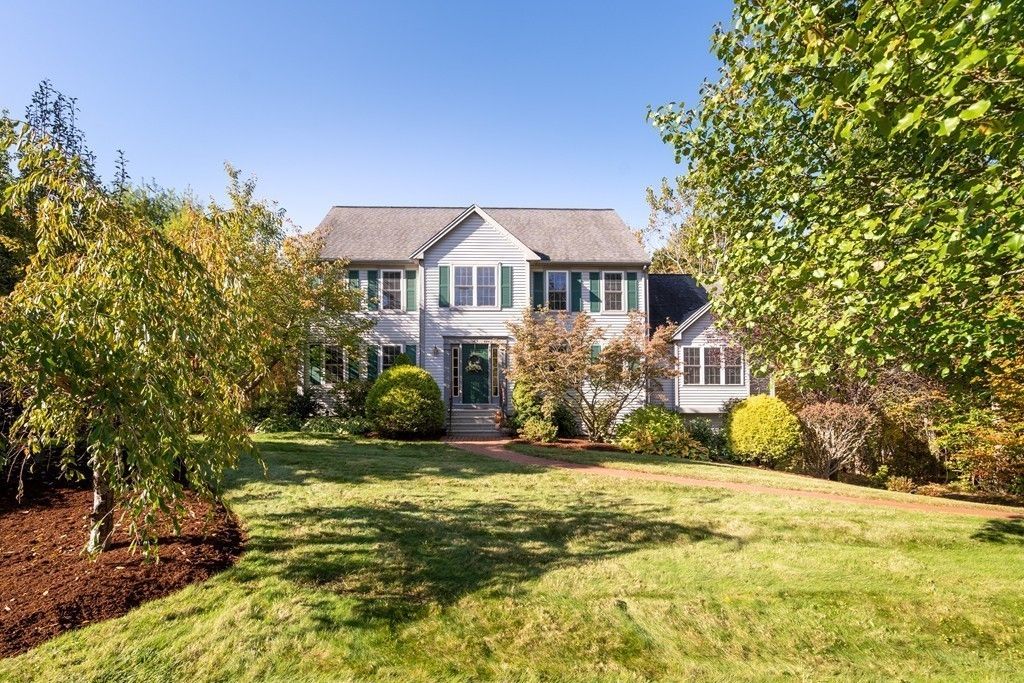 25 Blueberry Dr, Mendon, MA 4 Bed, 3 Bath SingleFamily Home 35 Photos Trulia