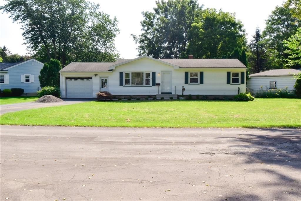 41 Lansing Cir N, Rochester, NY 14624