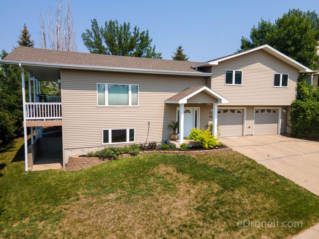 2432 Laforest Ave, Bismarck, ND 58501