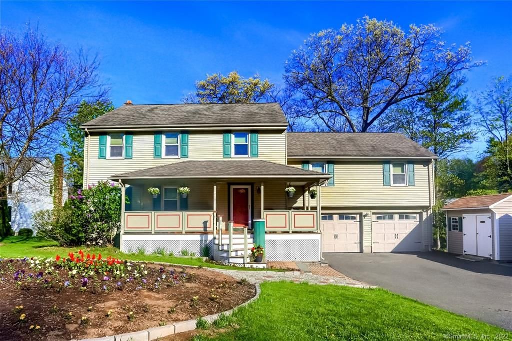 9 Hearthstone Dr, Simsbury, CT 06070
