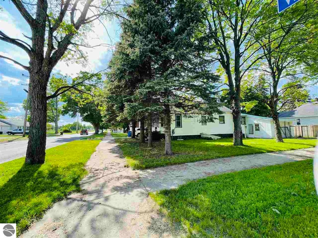 310 Wright St, Cadillac, MI 49601