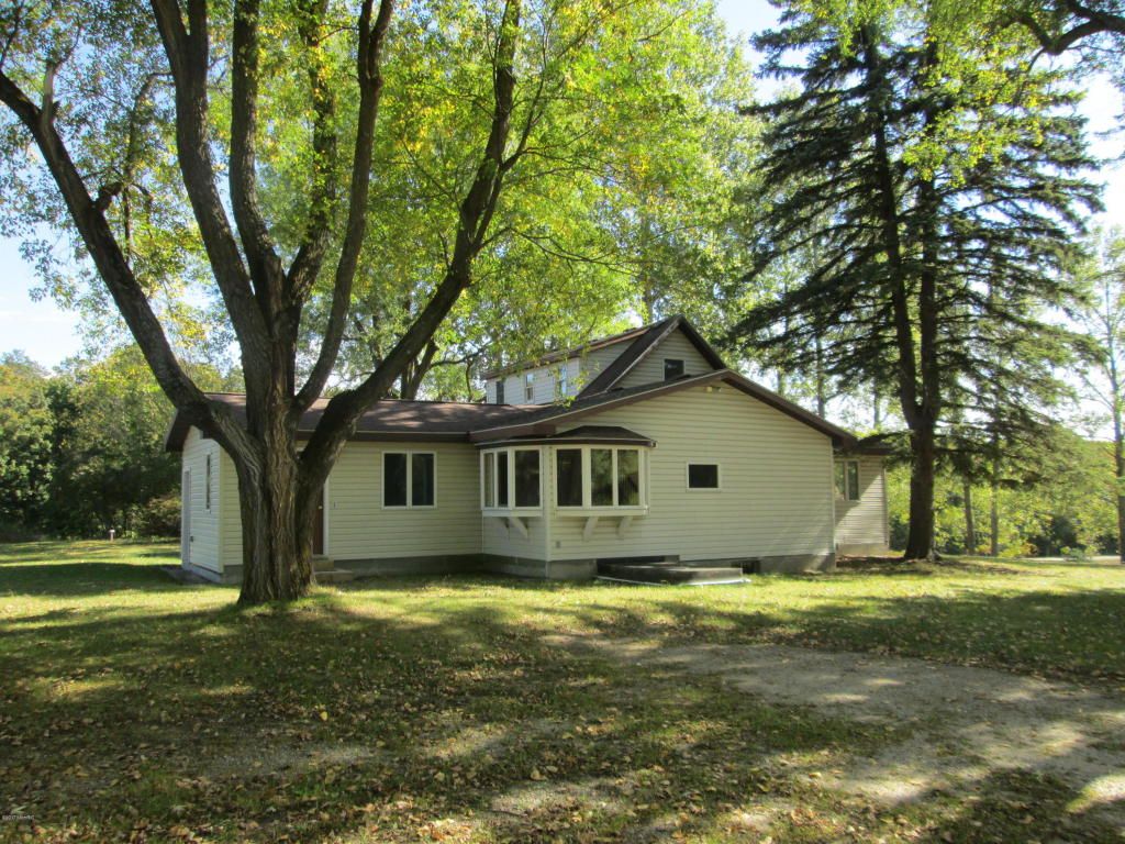 9451 Eastman Rd, Beulah, MI 49617 Trulia
