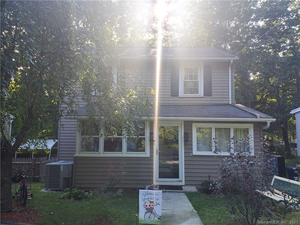 553 Roosevelt Dr, Oxford, CT 06478
