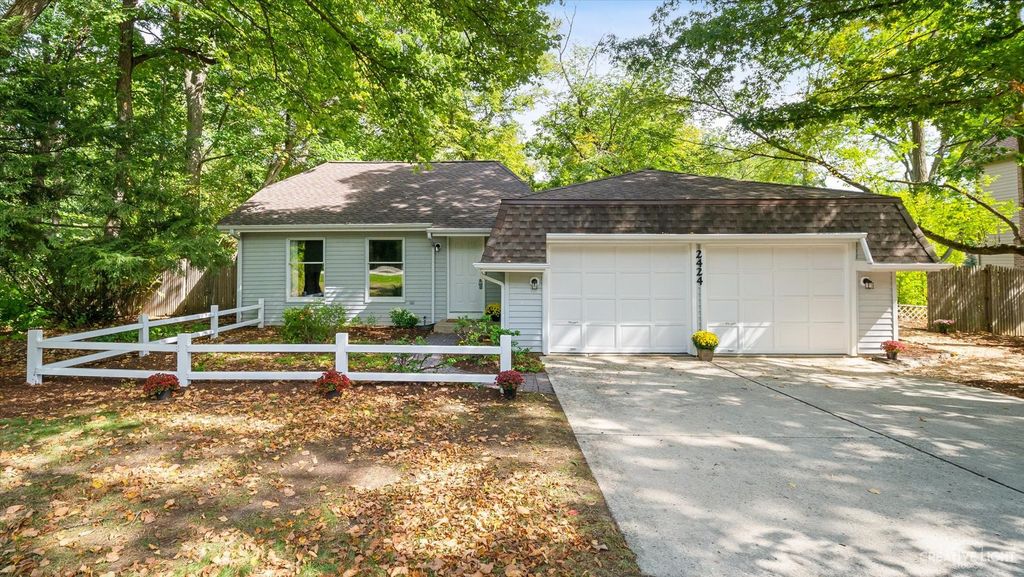 2424 Lisson Rd, Naperville, IL 60565