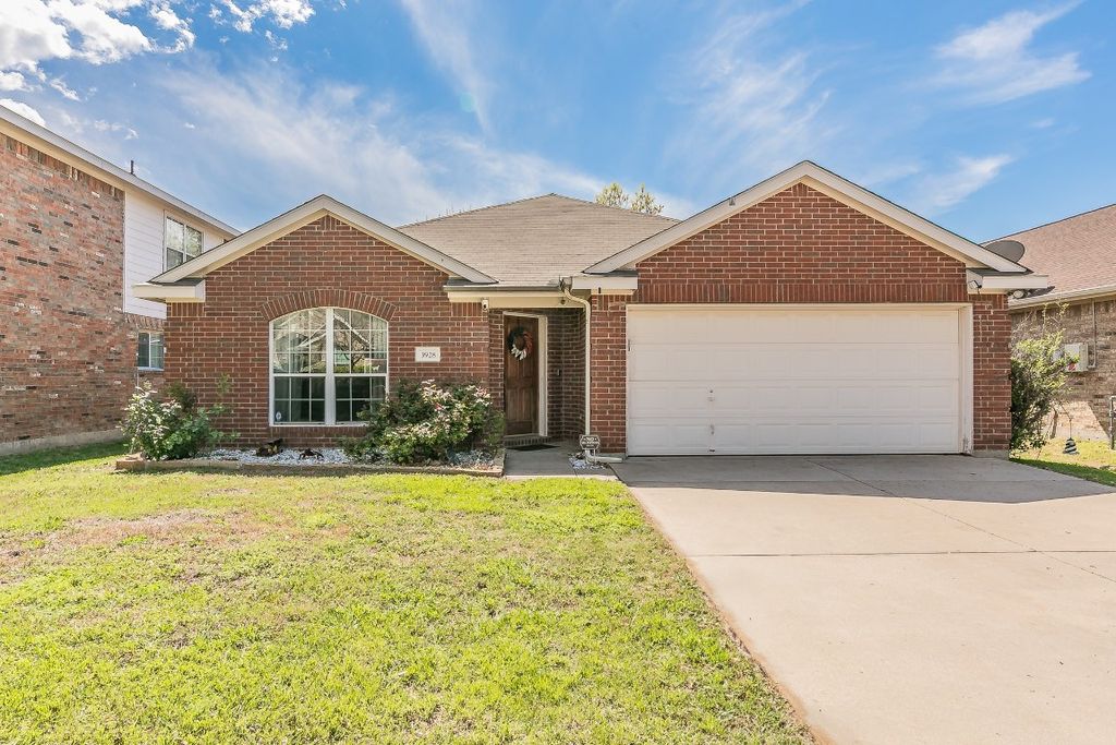 3928 Rochester Dr, Fort Worth, TX 76244