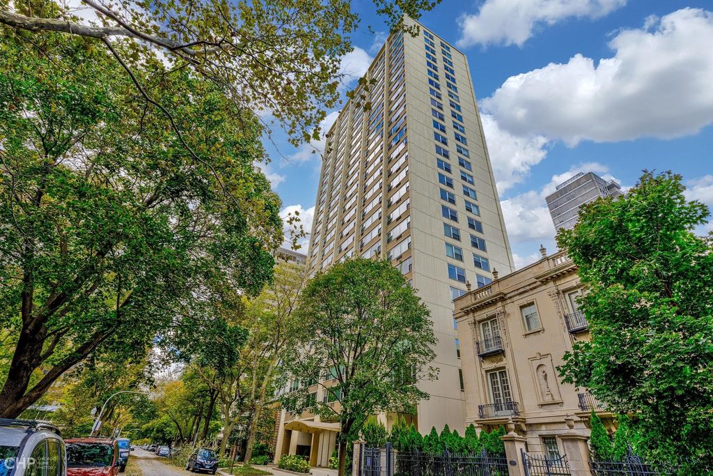 336 W Wellington Ave #801, Chicago, IL 60657