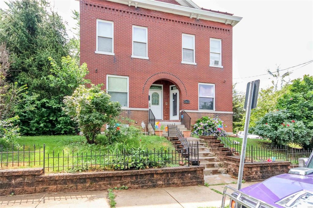 3878 Marine Ave, Saint Louis, MO 63118