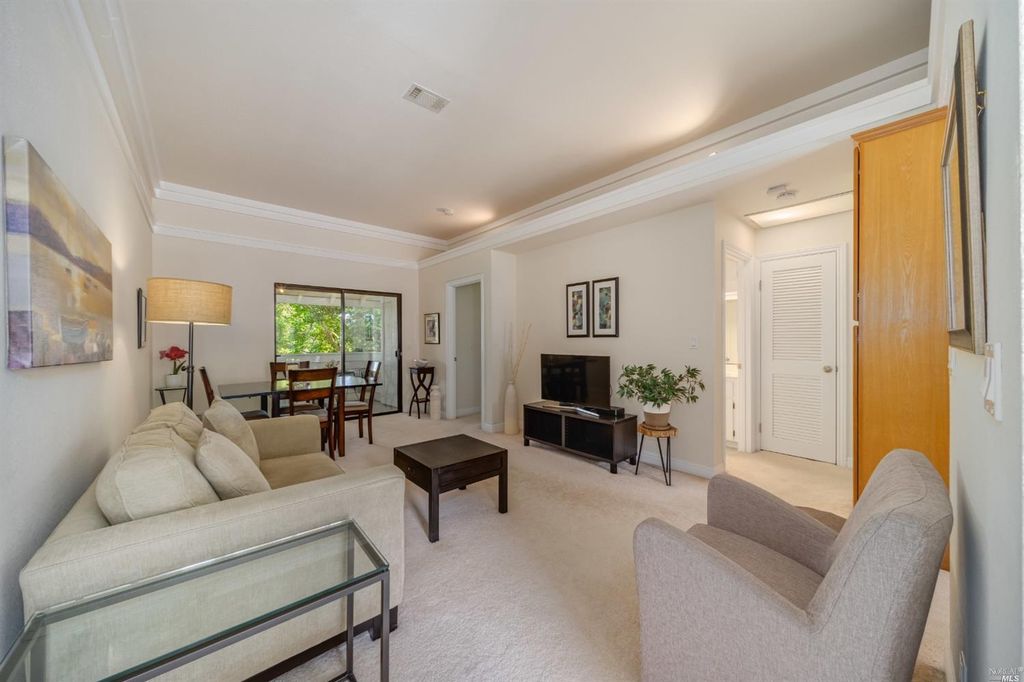 15 Tudor Ct, San Rafael, CA 94903