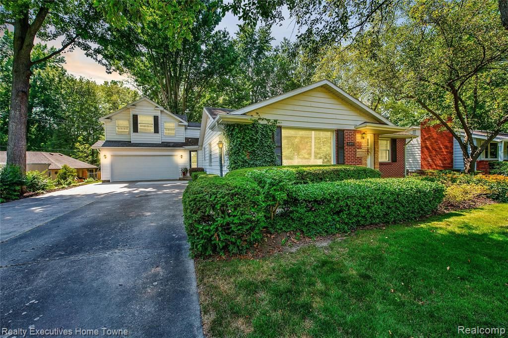 4897 Lakeshore Rd, Fort Gratiot, MI 48059 MLS 2210061762 Trulia