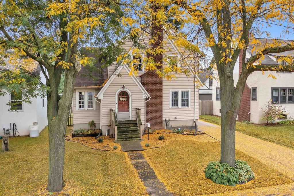 889 Dousman St, Green Bay, WI 54303