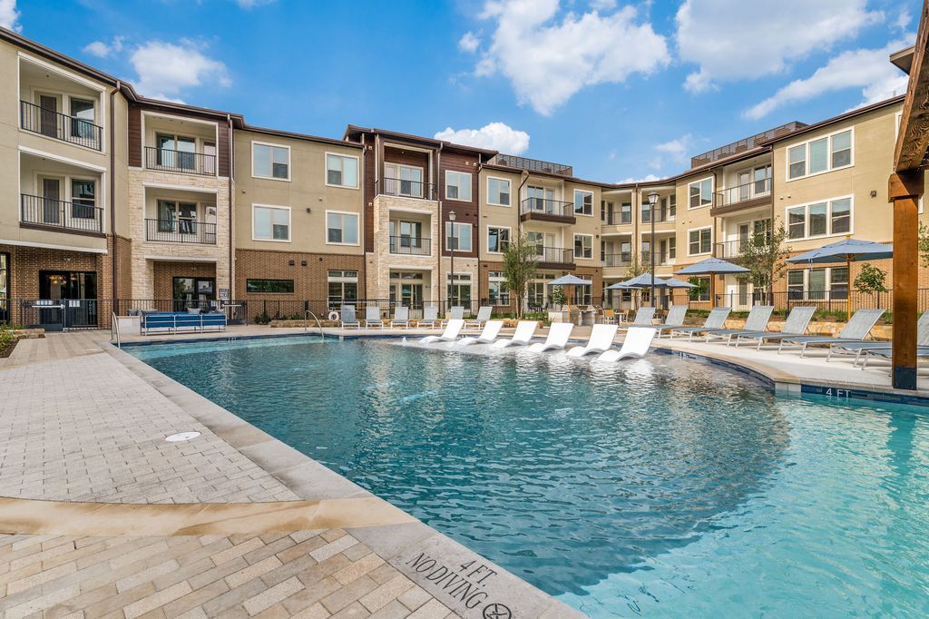 735 Washington Dr, Arlington, TX 76011