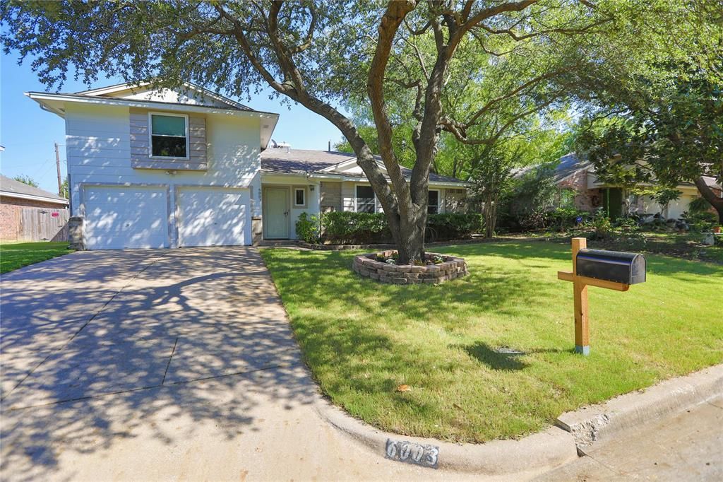 6003 Parkmeadow Dr, Arlington, TX 76018