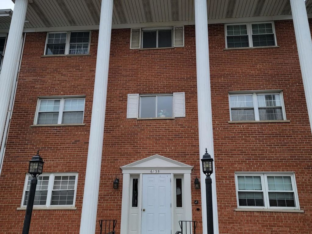 6135 W 94th St #B5, Oak Lawn, IL 60453