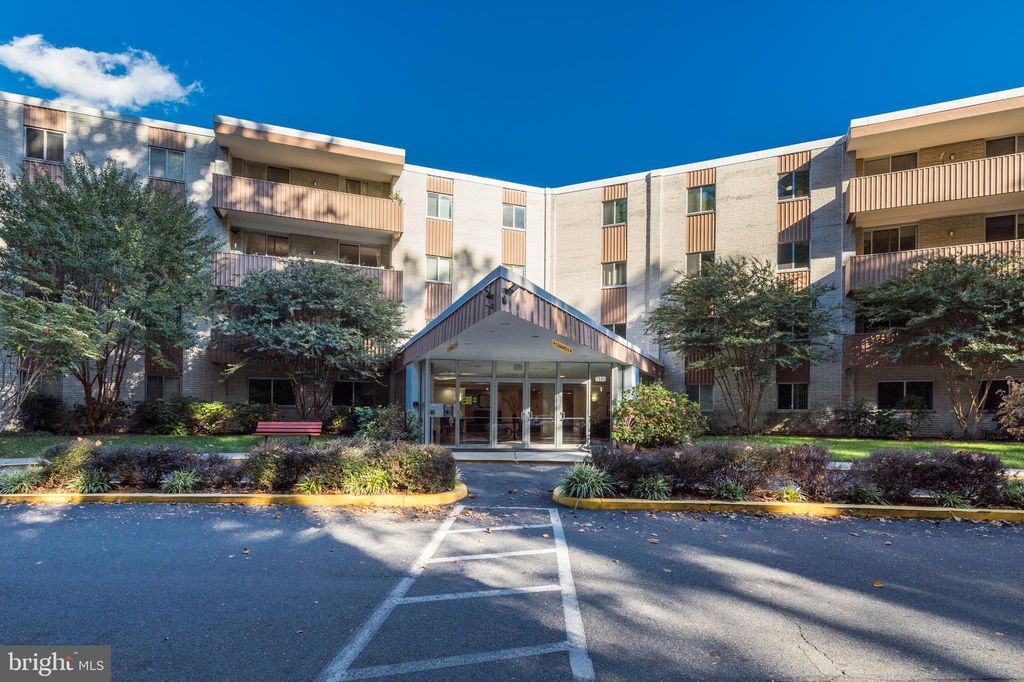 7505 Democracy Blvd #A-428, Bethesda, MD 20817