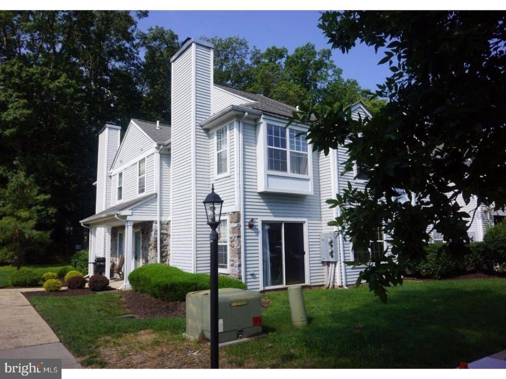 612 Mews Dr, Sellersville, PA 18960